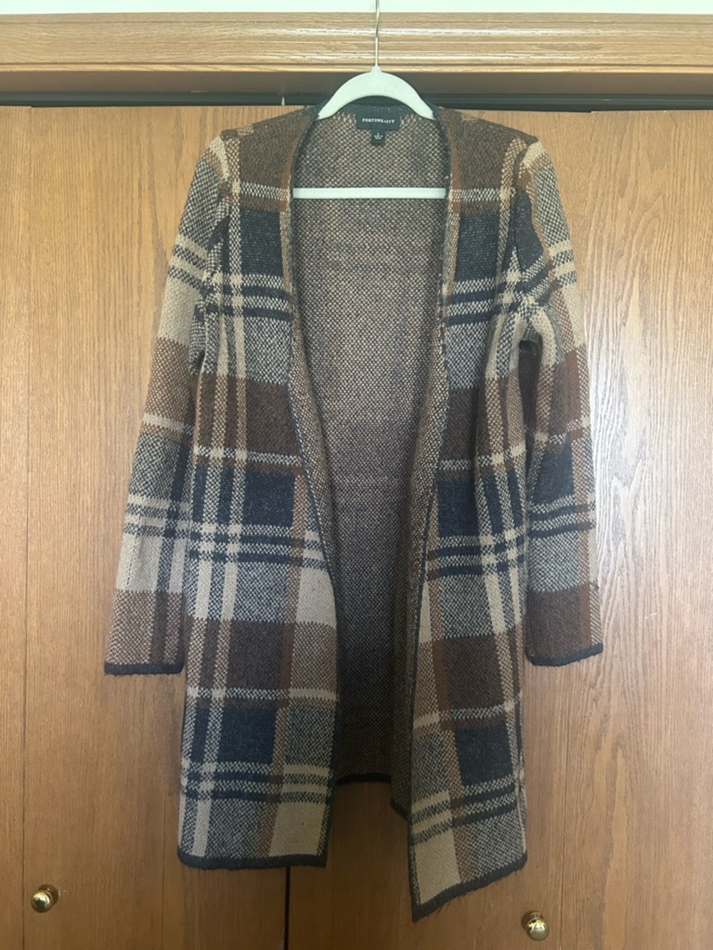 Fortune + Ivy Open-Front Plaid Cardigan in Brown, Beige & Black
